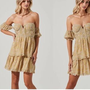 ASTR OFF SHOULDER TWO TIER FLORAL MINI DRESS Size M